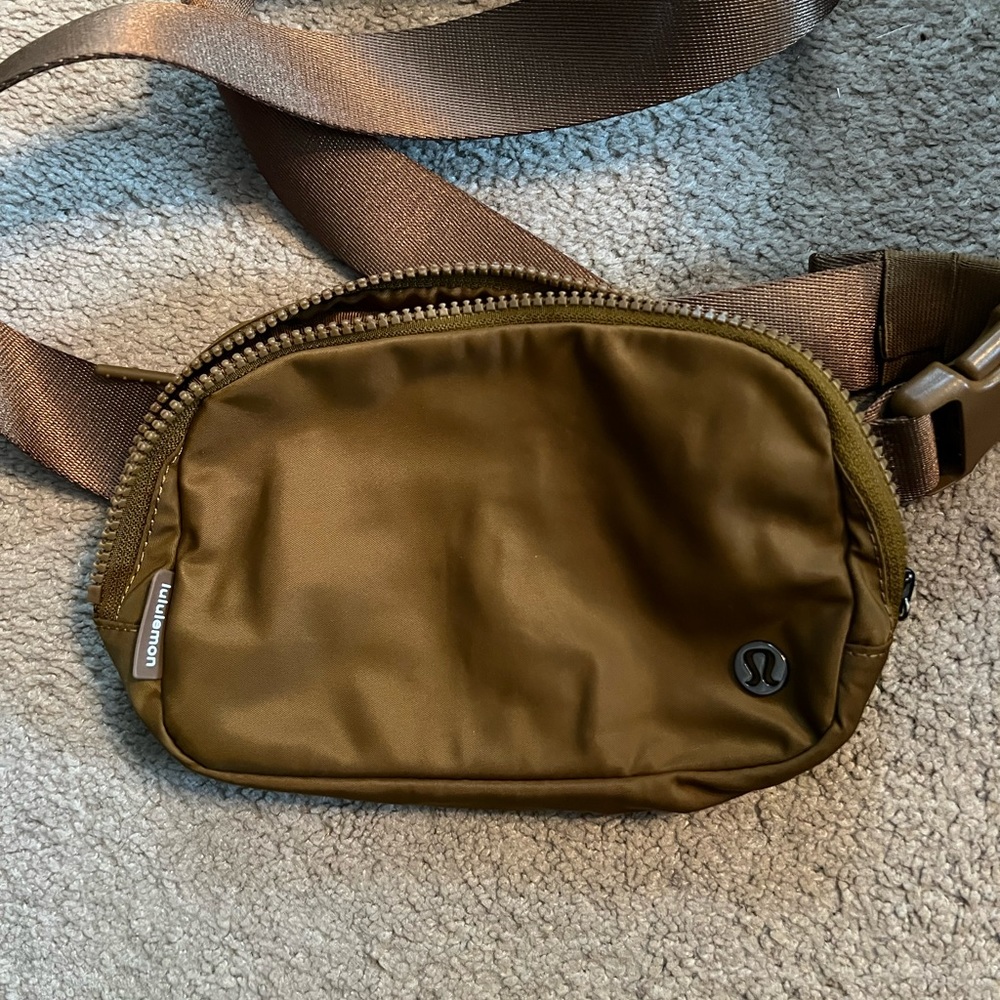 Lululemon Everywhere Belt Bag Size 1L